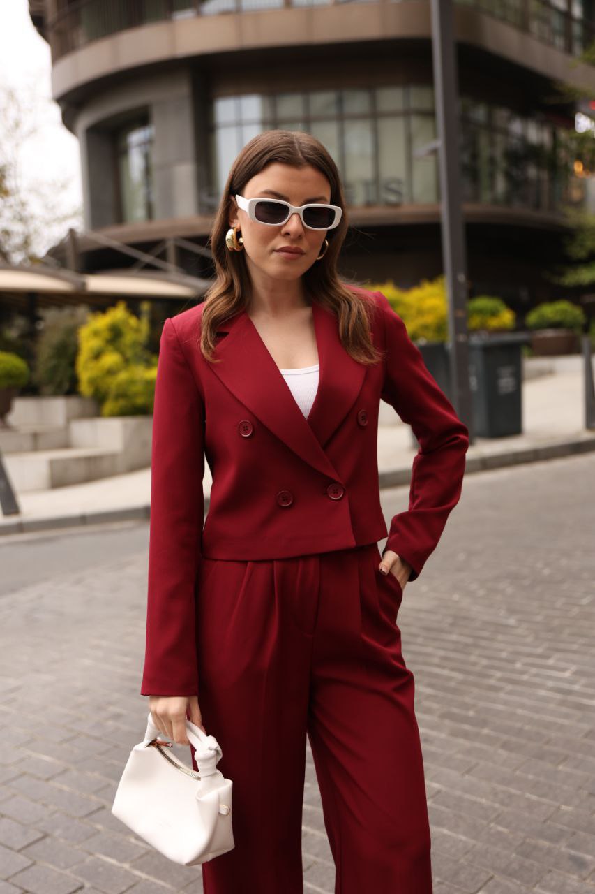 SuitLegacy Burgundy Cropped Double-Breasted Women Suit – Two Piece Set