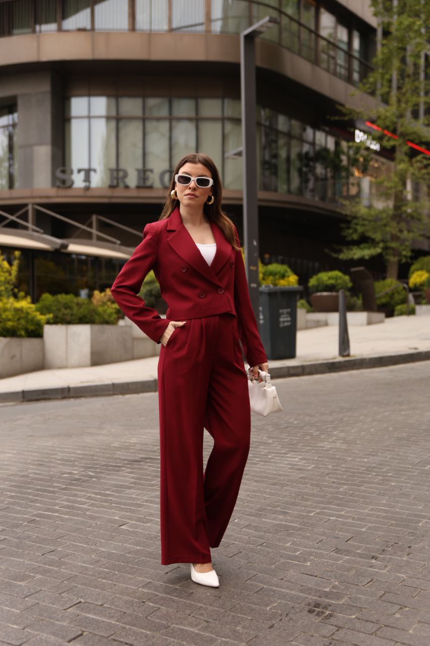 SuitLegacy Burgundy Cropped Double-Breasted Women Suit – Two Piece Set
