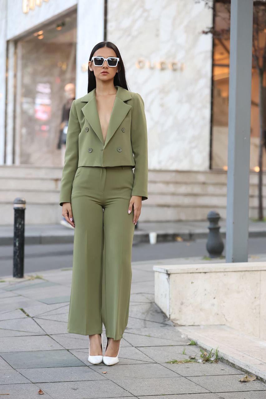 SuitLegacy Green Cropped Double-Breasted Women Suit