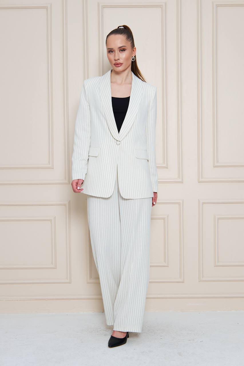SuitLegacy Women’s White Shawl Collar Striped Crepe Suit